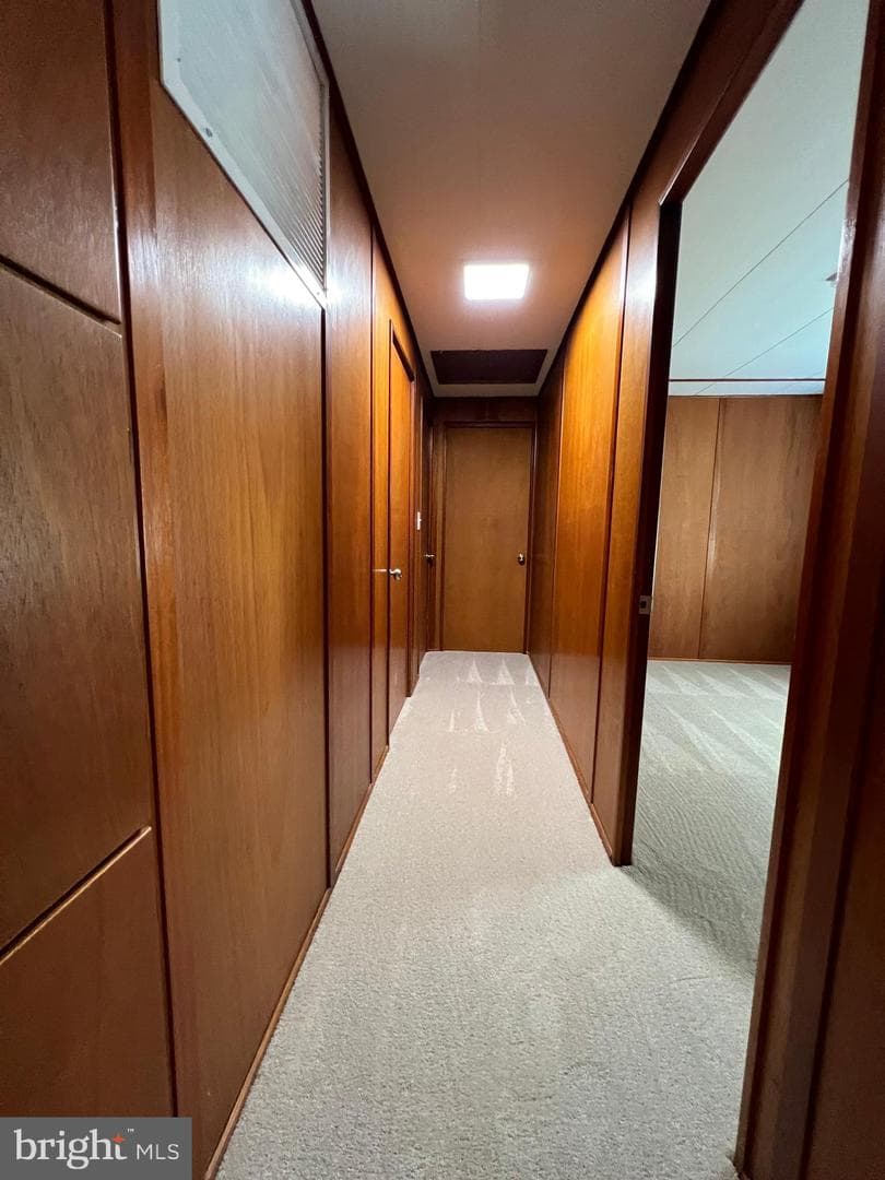 100 Leeland Road photo 13