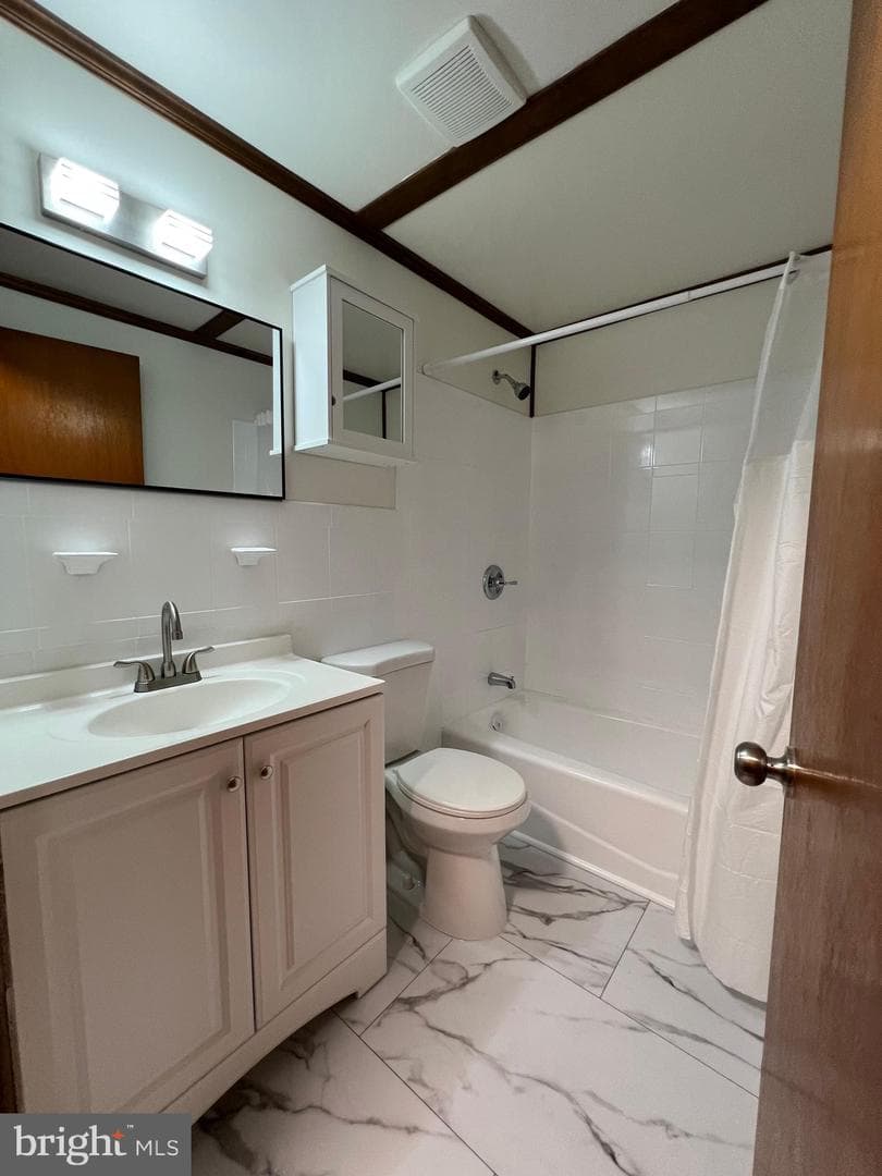 100 Leeland Road photo 21