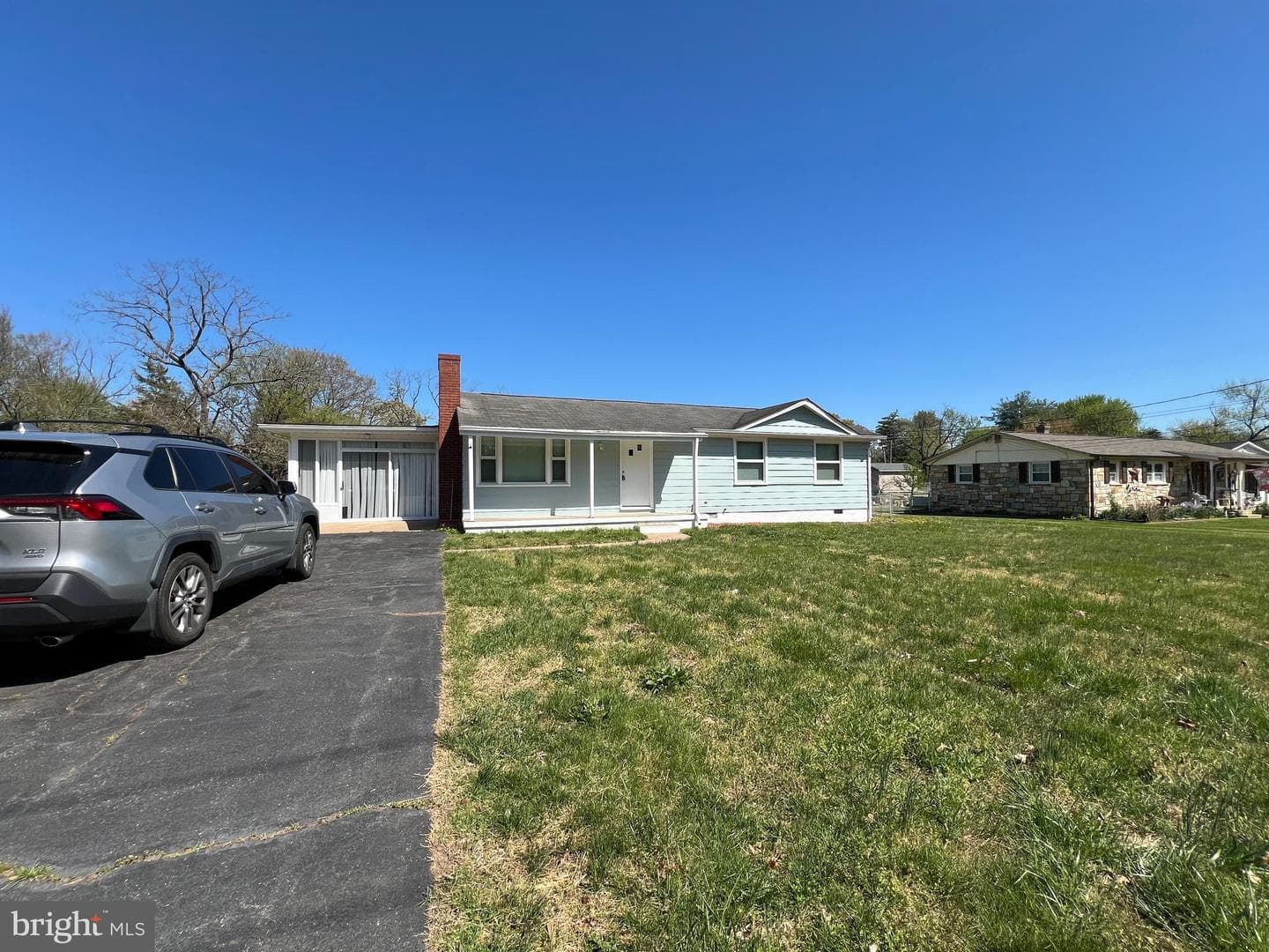 100 Leeland Road photo 3