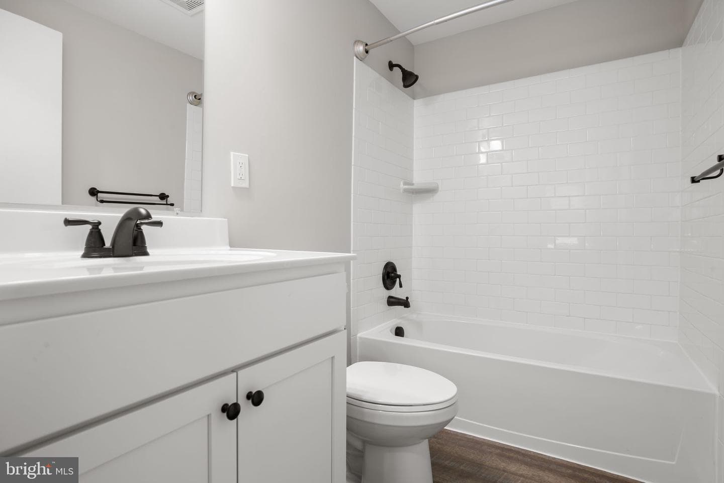 407 Smith St photo 15