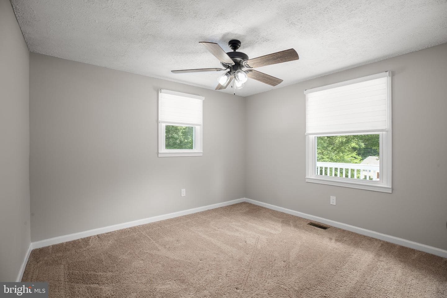 407 Smith St photo 16