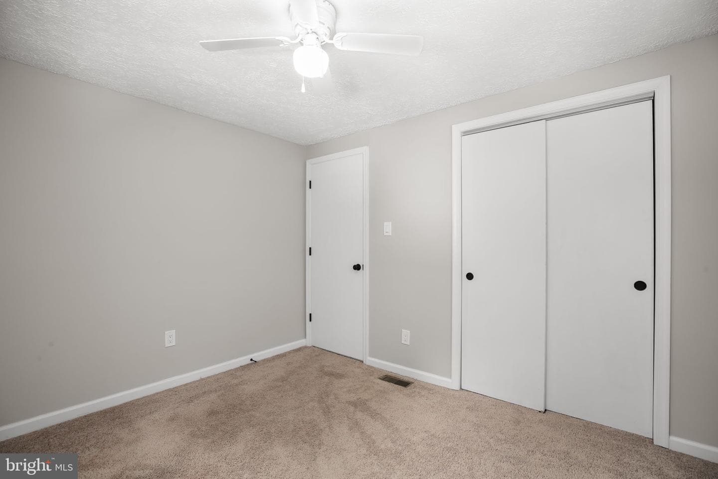 407 Smith St photo 19