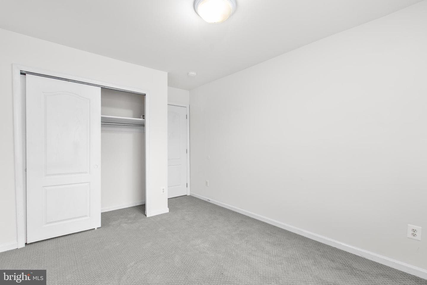 53 Bloomington Lane photo 17
