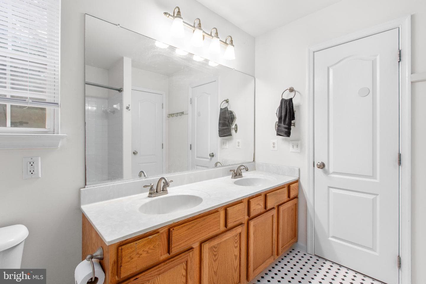 53 Bloomington Lane photo 9