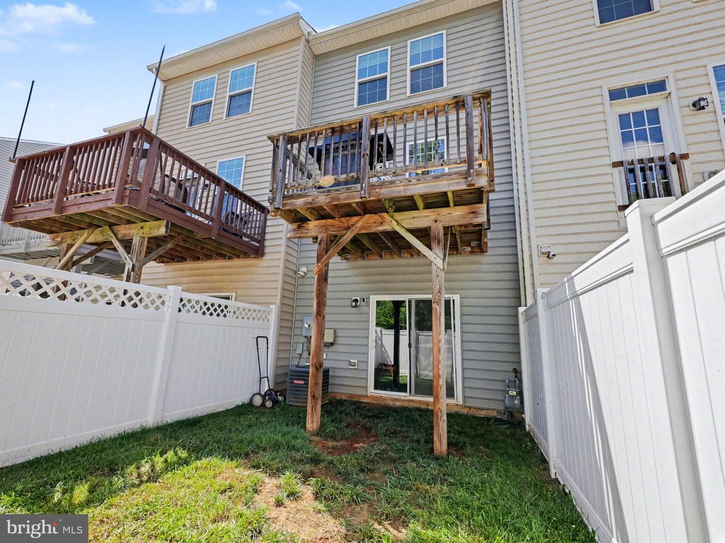 207 Streamview Drive photo 27