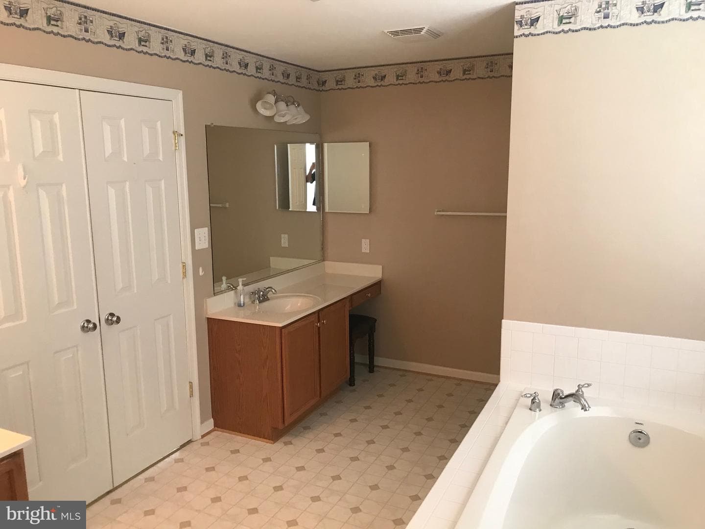 9 Saint Claires Court photo 40