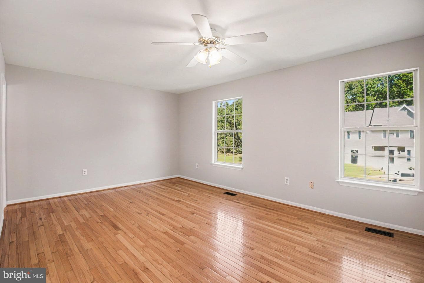 404 Kings Crest Drive photo 21