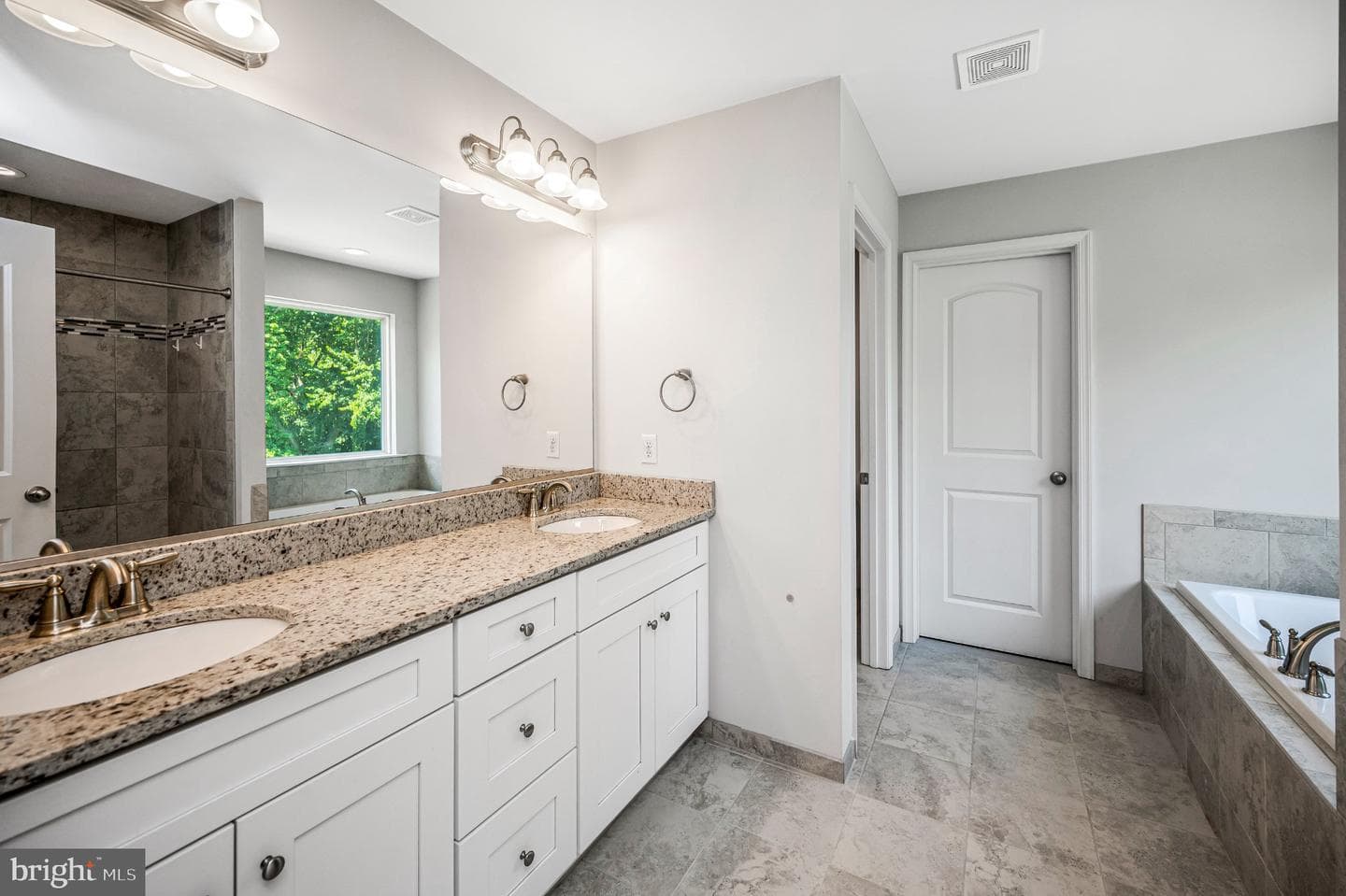 121 Forbes St photo 18