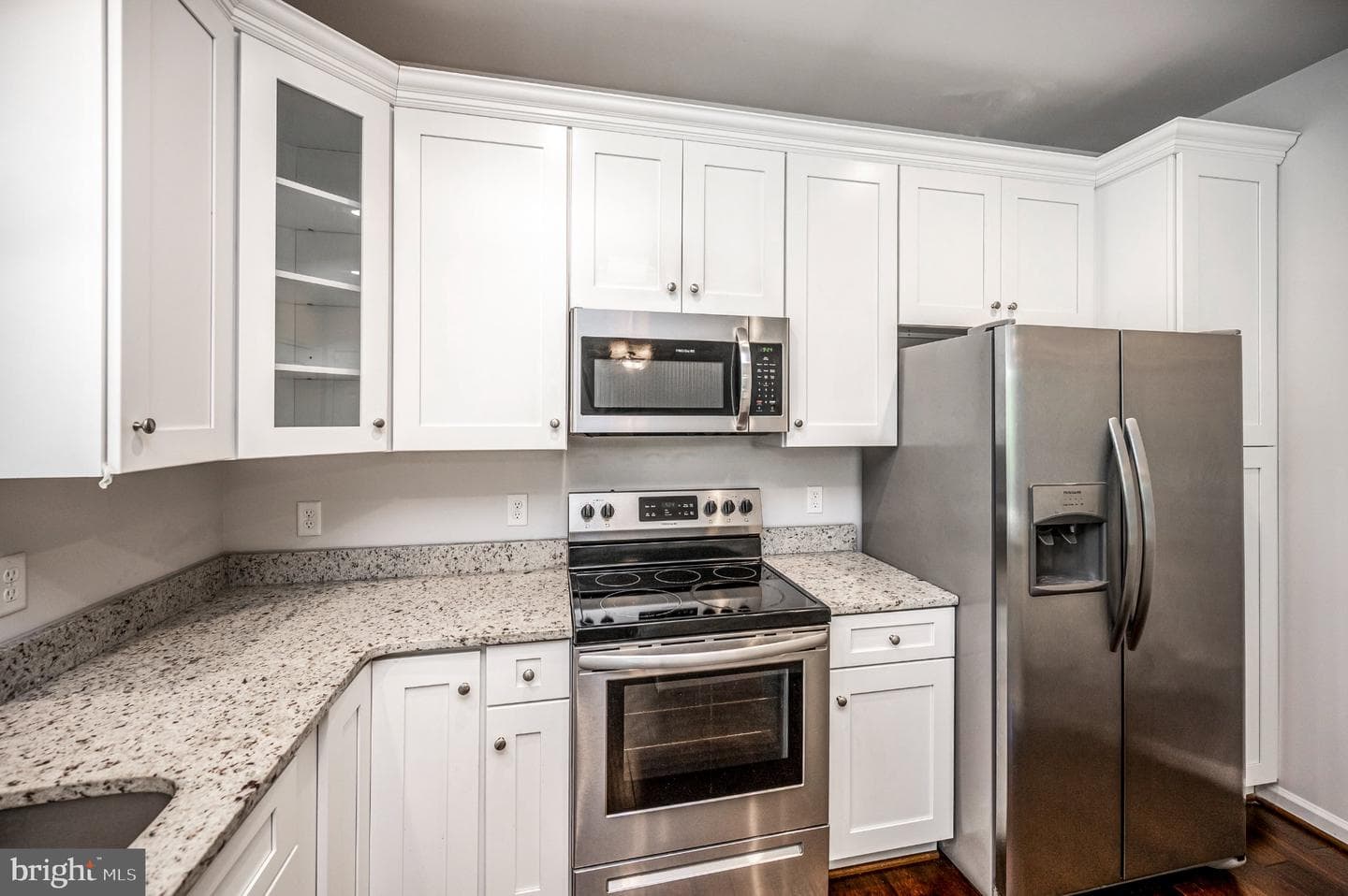 121 Forbes St photo 9