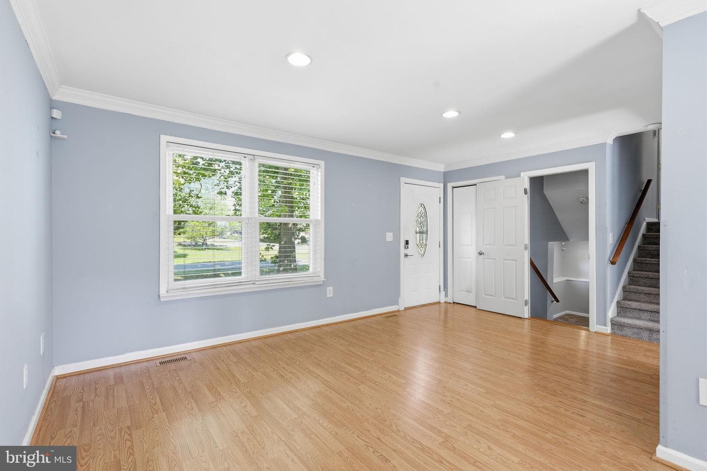 33 Bryant Boulevard photo 7