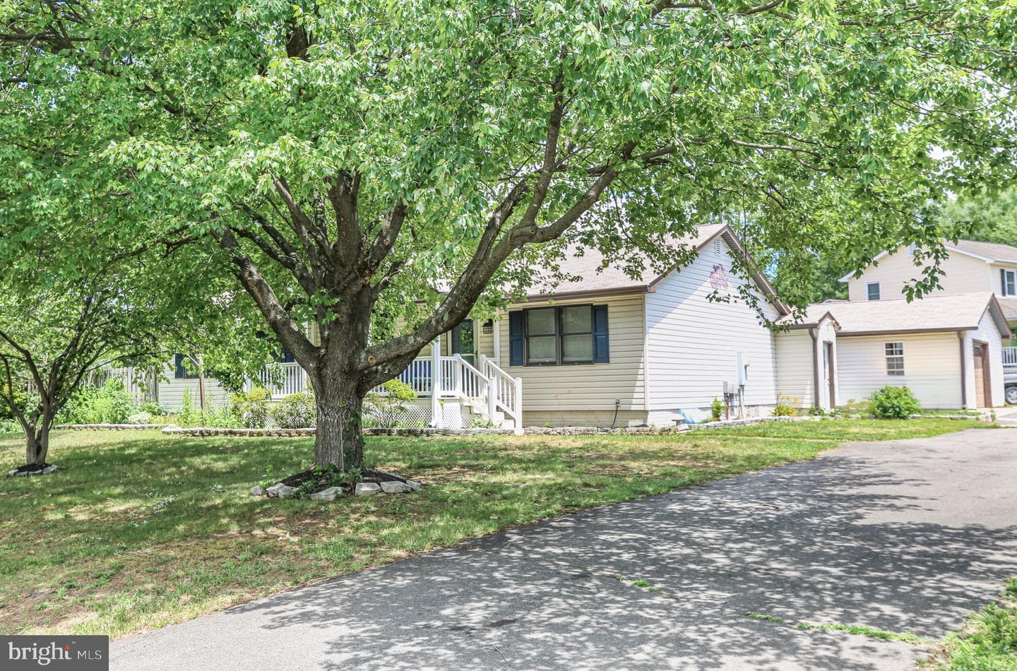 808 Cresthill Road photo 3