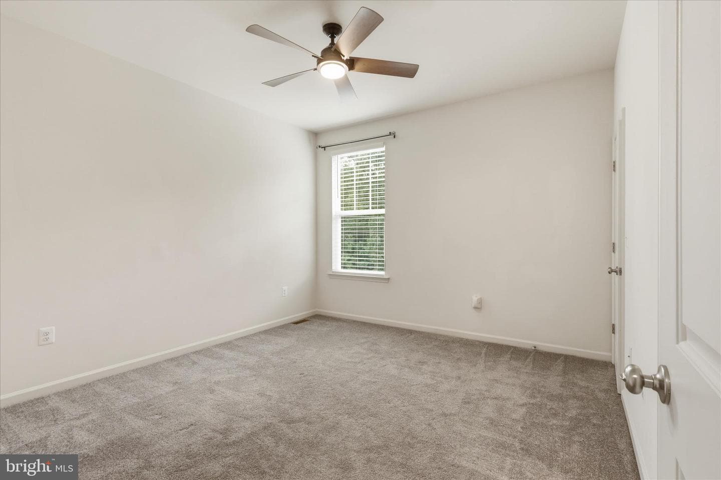 416 Crab Apple Drive photo 32