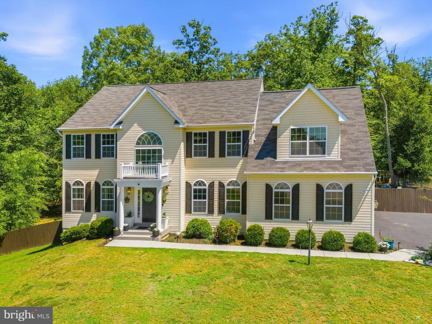 90 Maplewood Drive photo 4