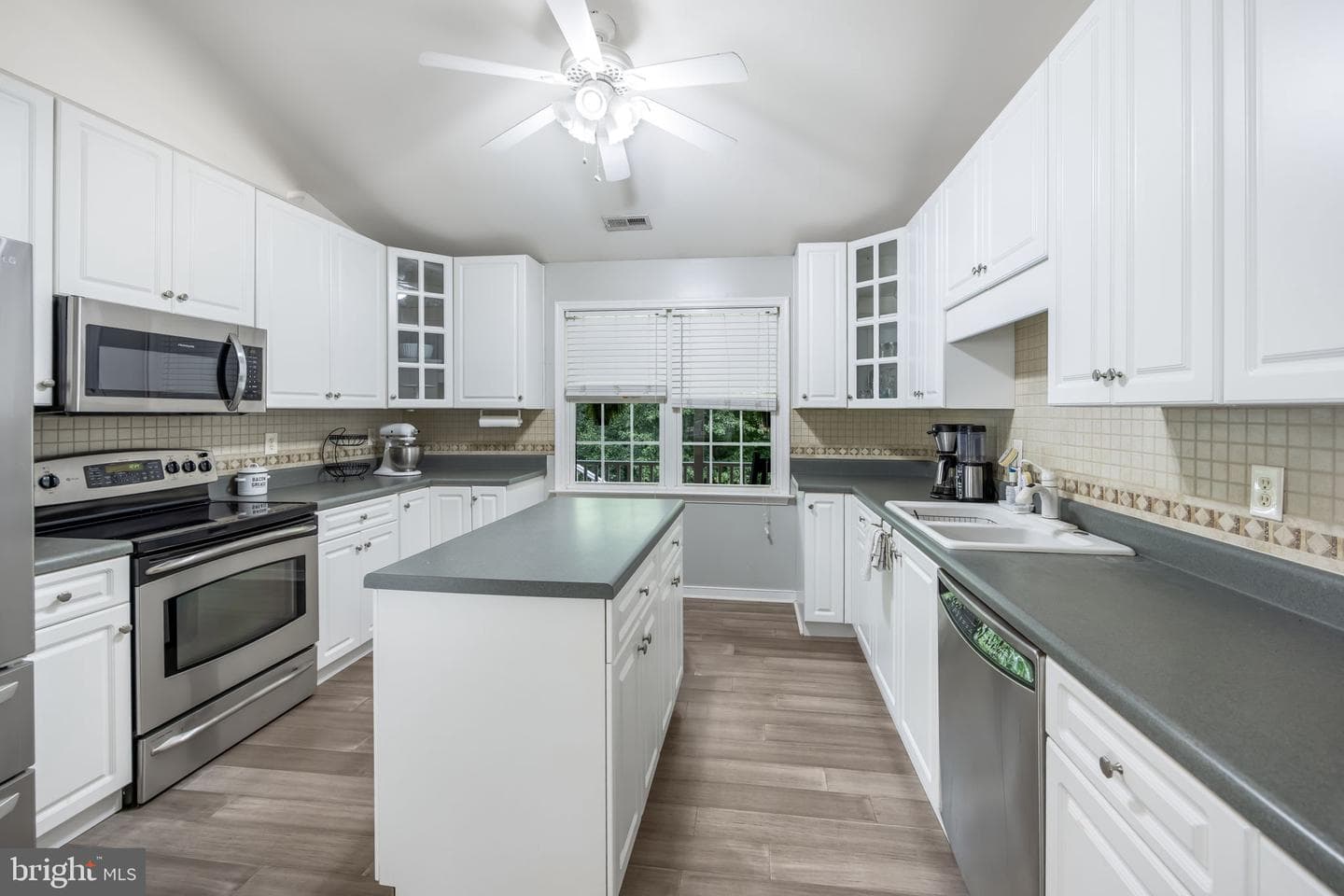 270 Telegraph Road photo 8