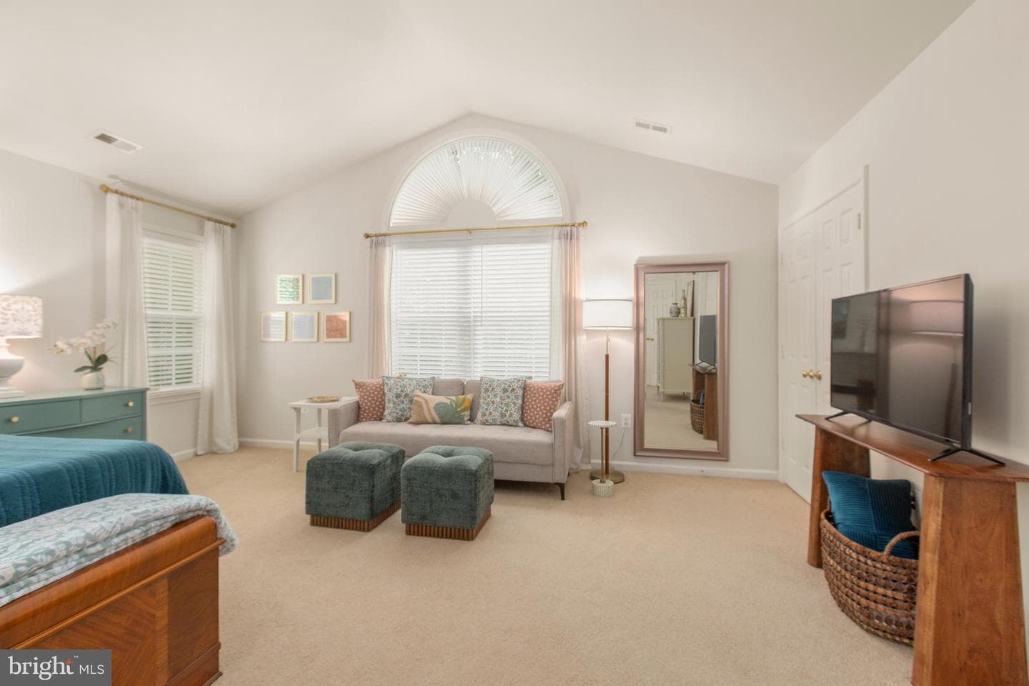 24 Tavern Road photo 36