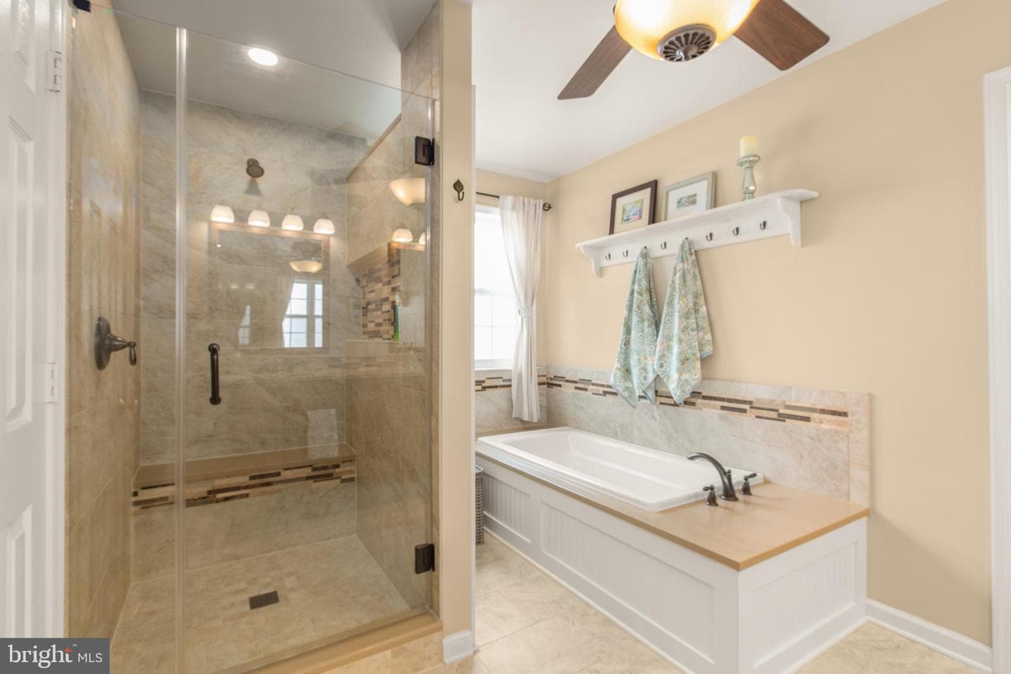 24 Tavern Road photo 40