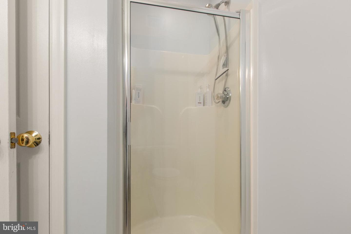 24 Tavern Road photo 53