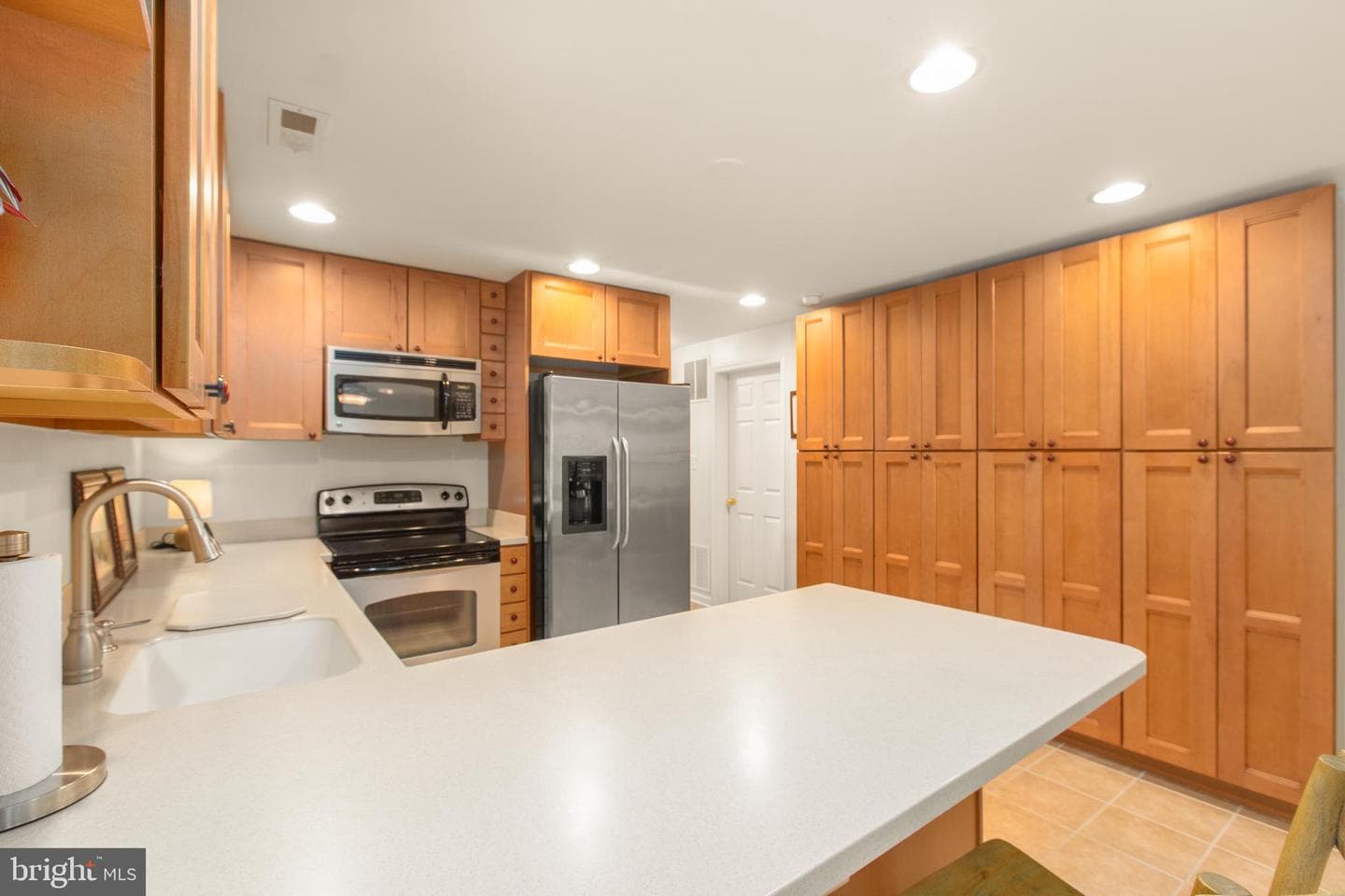 24 Tavern Road photo 60