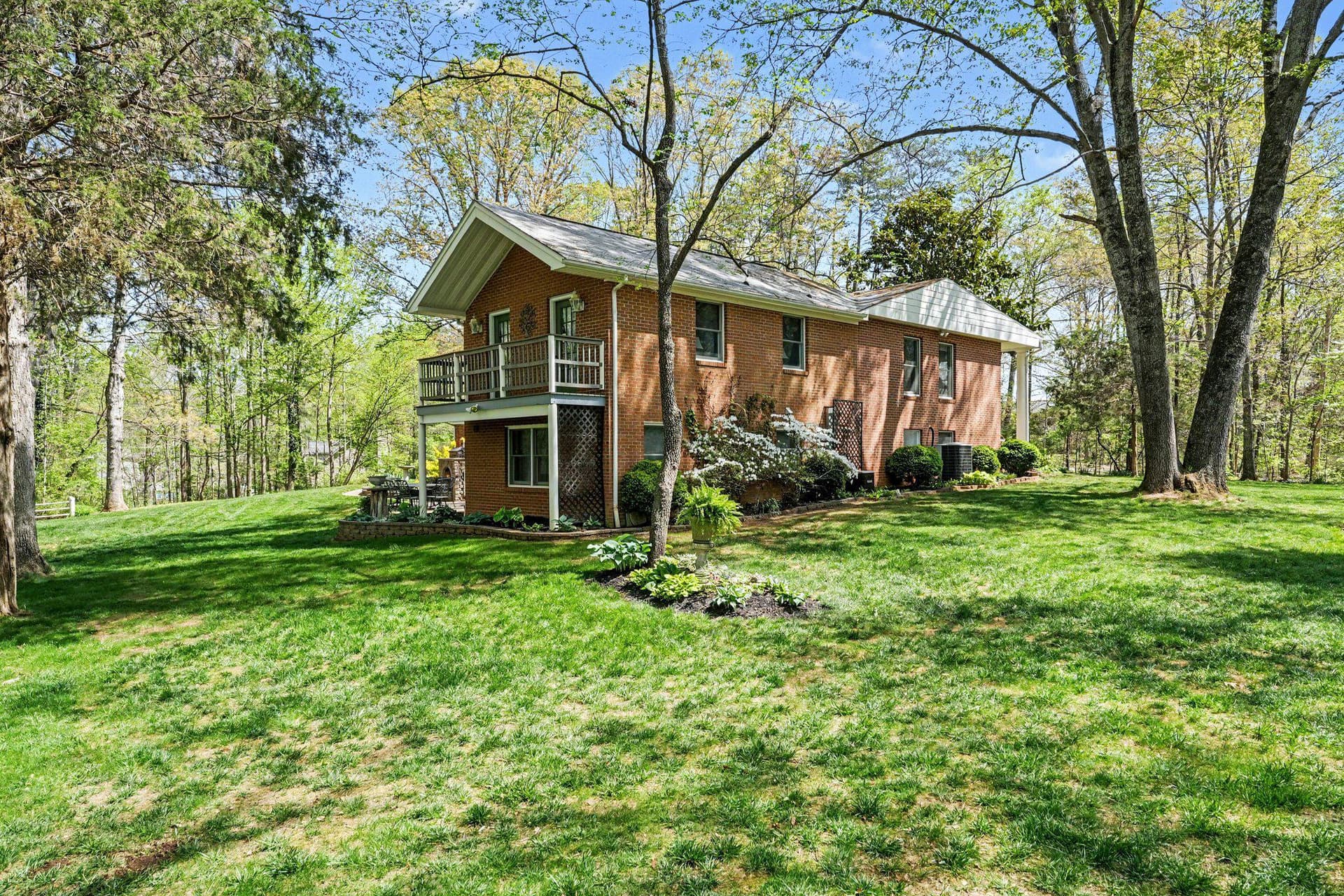 86 Mockingbird Lane photo 39