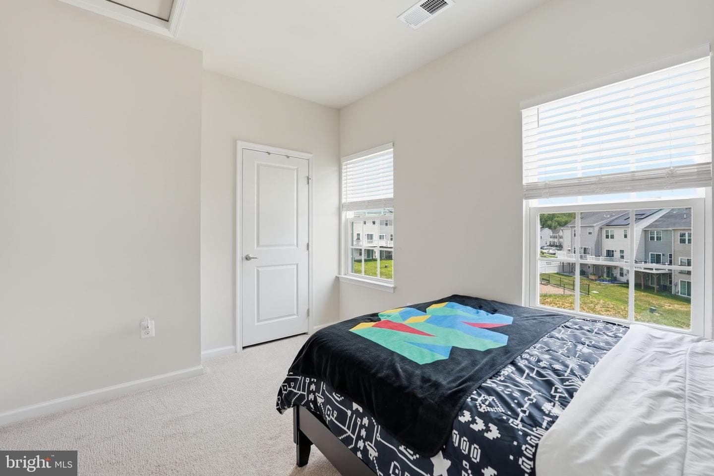 618 Streamview Drive photo 23