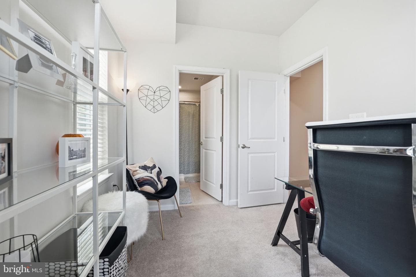 618 Streamview Drive photo 32