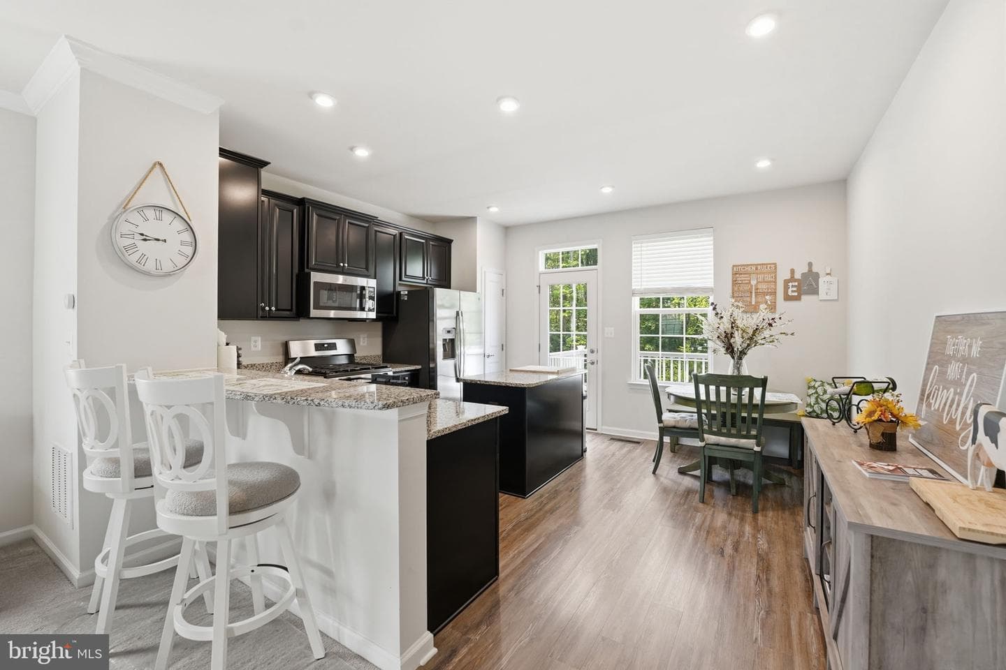 618 Streamview Drive photo 4