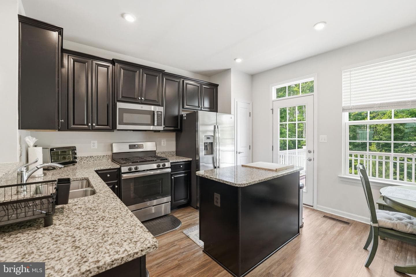 618 Streamview Drive photo 5