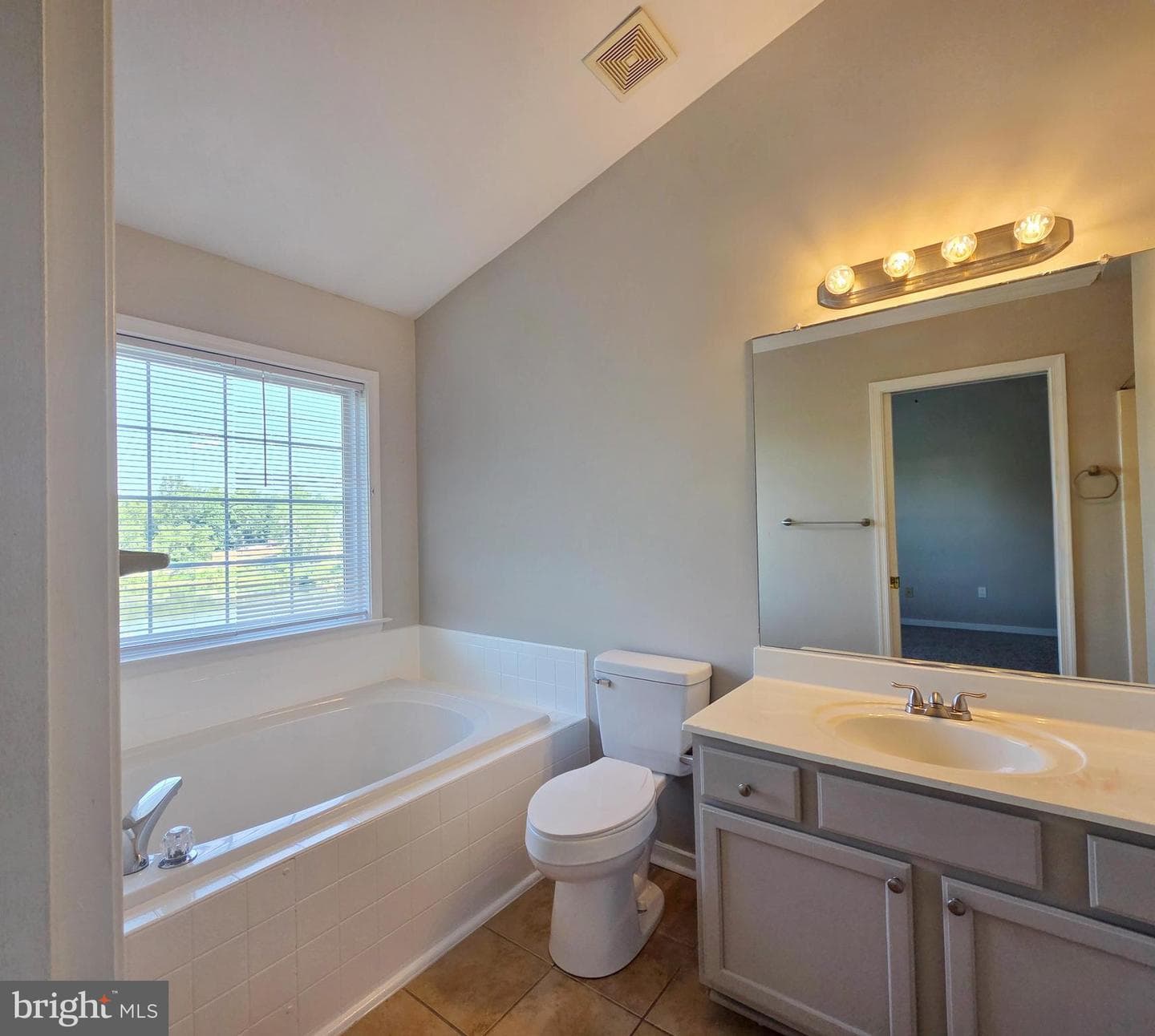 408 Munsons Hill Court photo 16