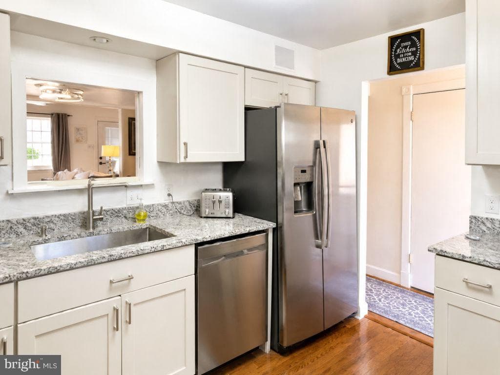1012 James Madison Circle photo 4