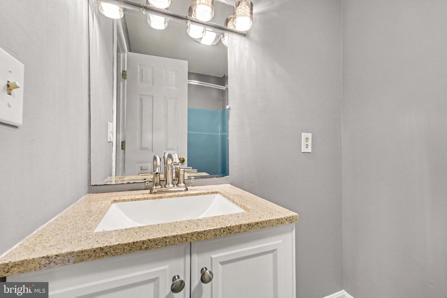 17 Willow Lane photo 13