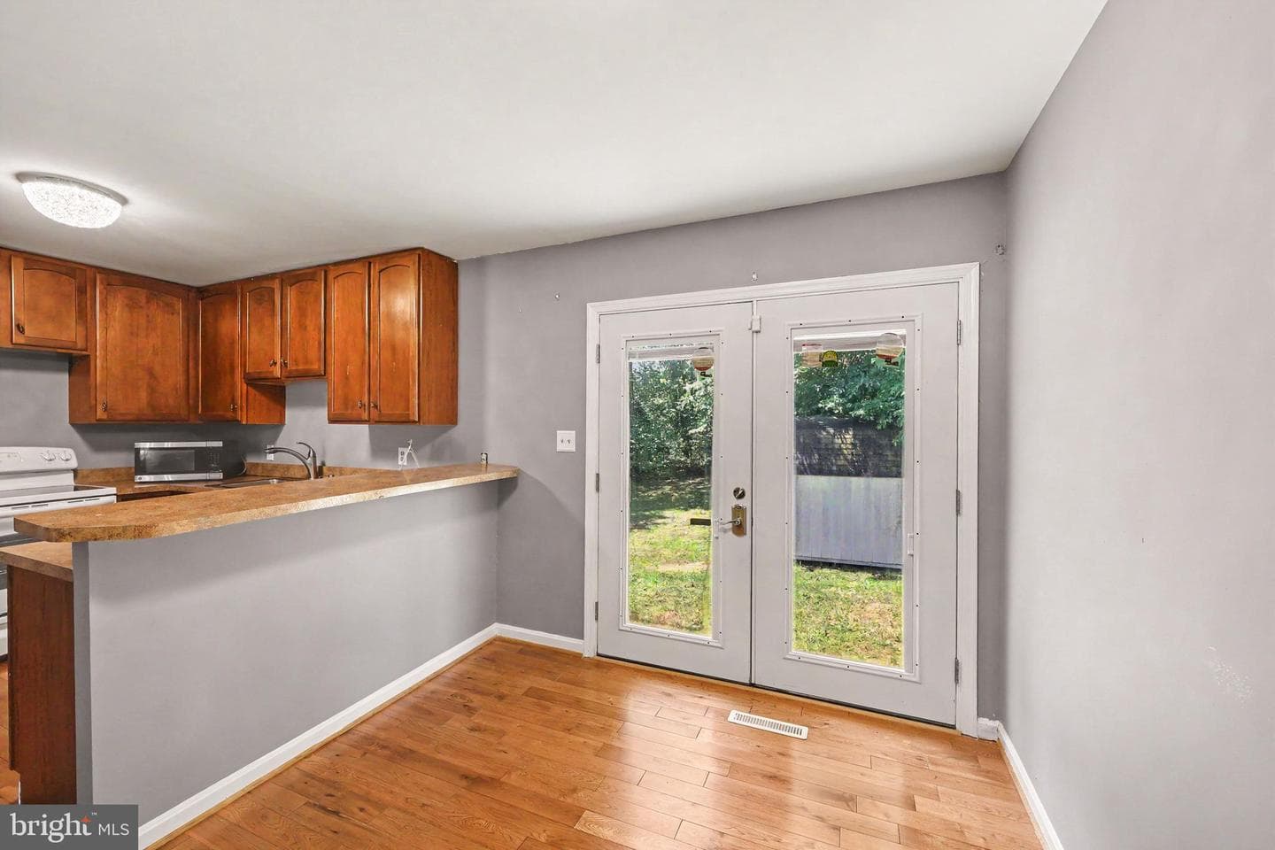 17 Willow Lane photo 5