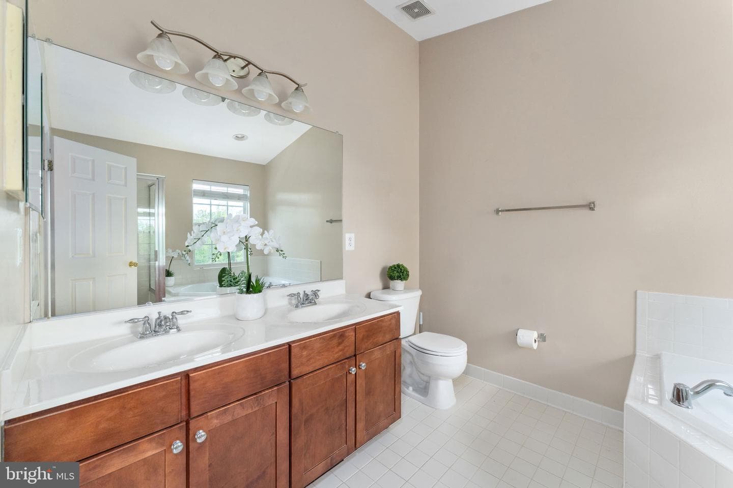 132 Executive Circle photo 34