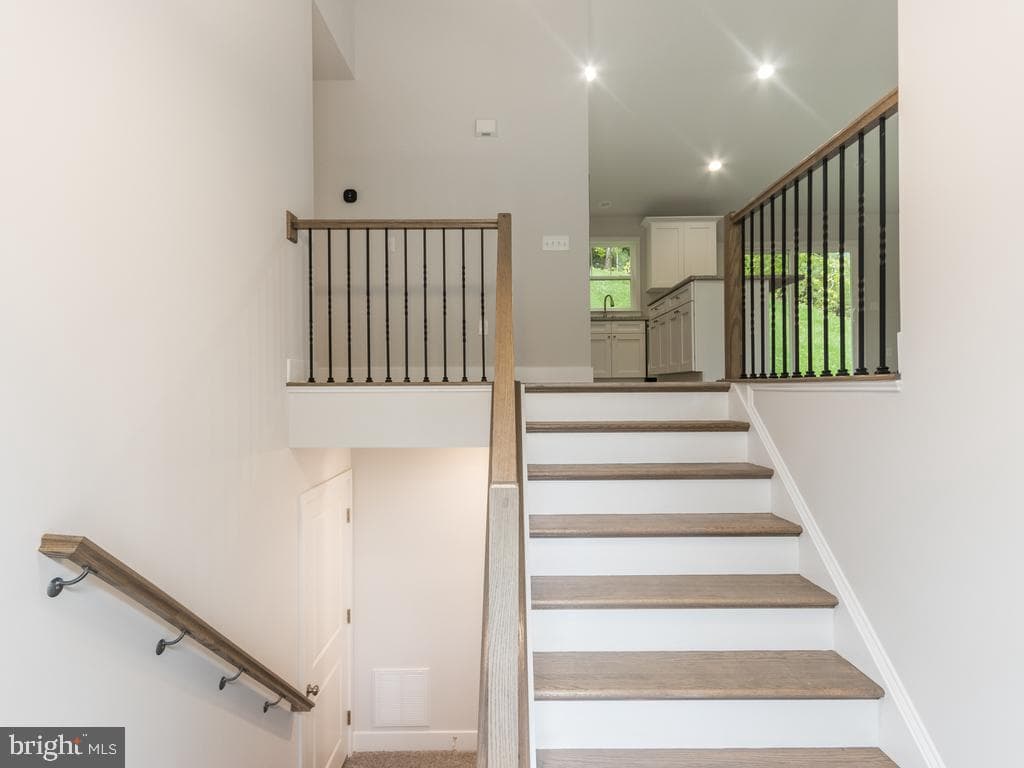1027 John Paul Jones Drive photo 3