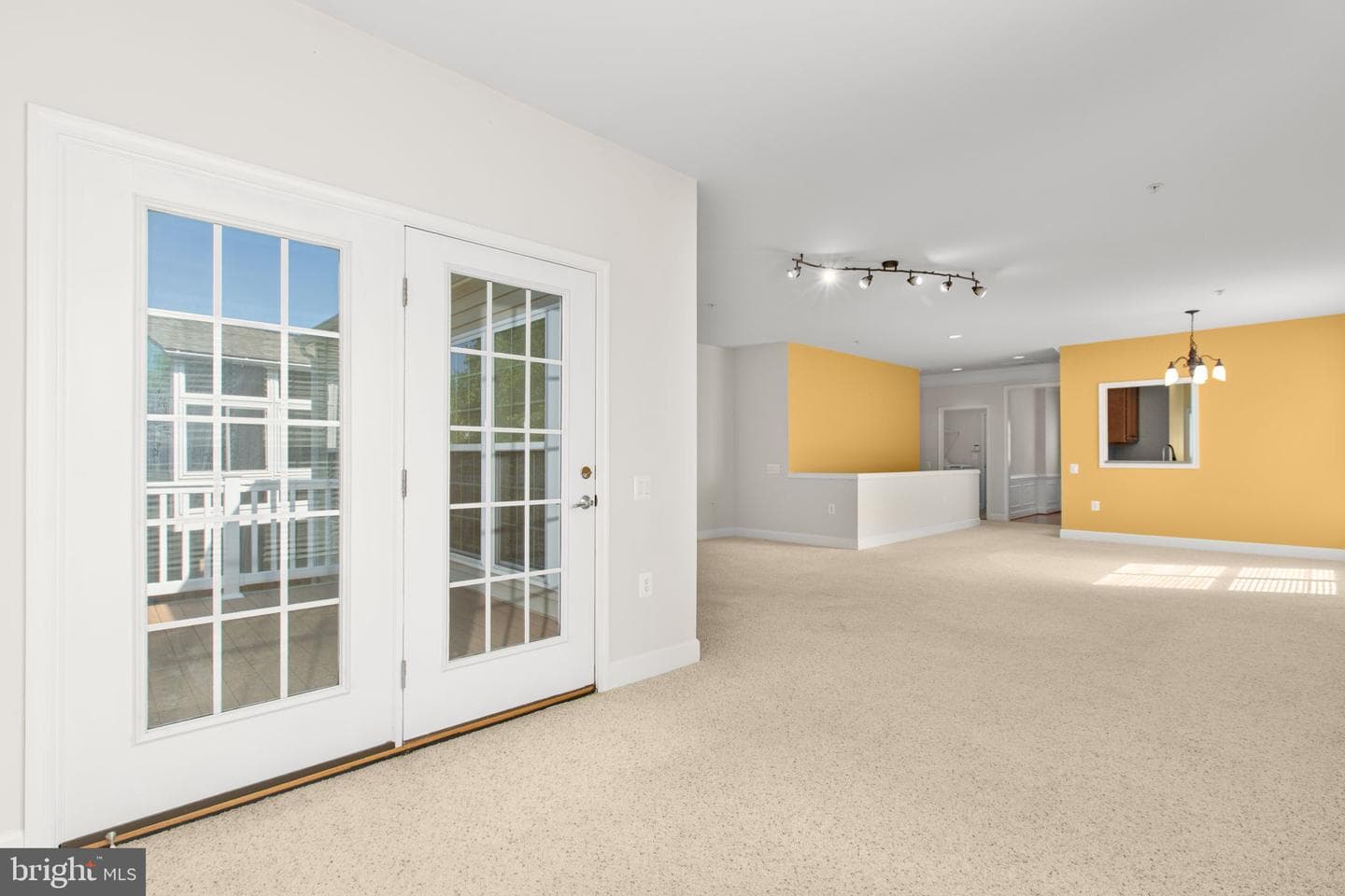 76 Denison Street photo 13