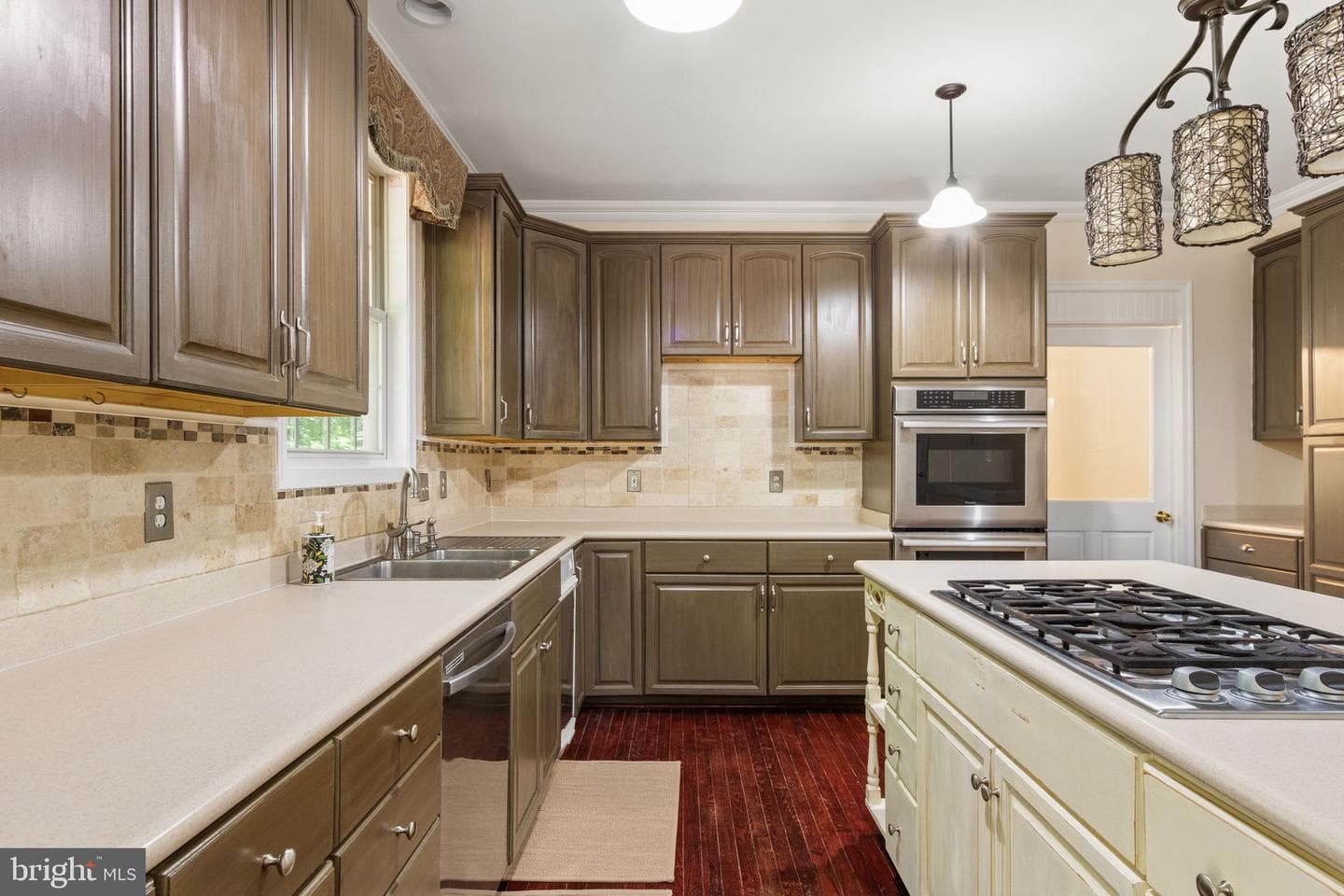 46 Monument Drive photo 15
