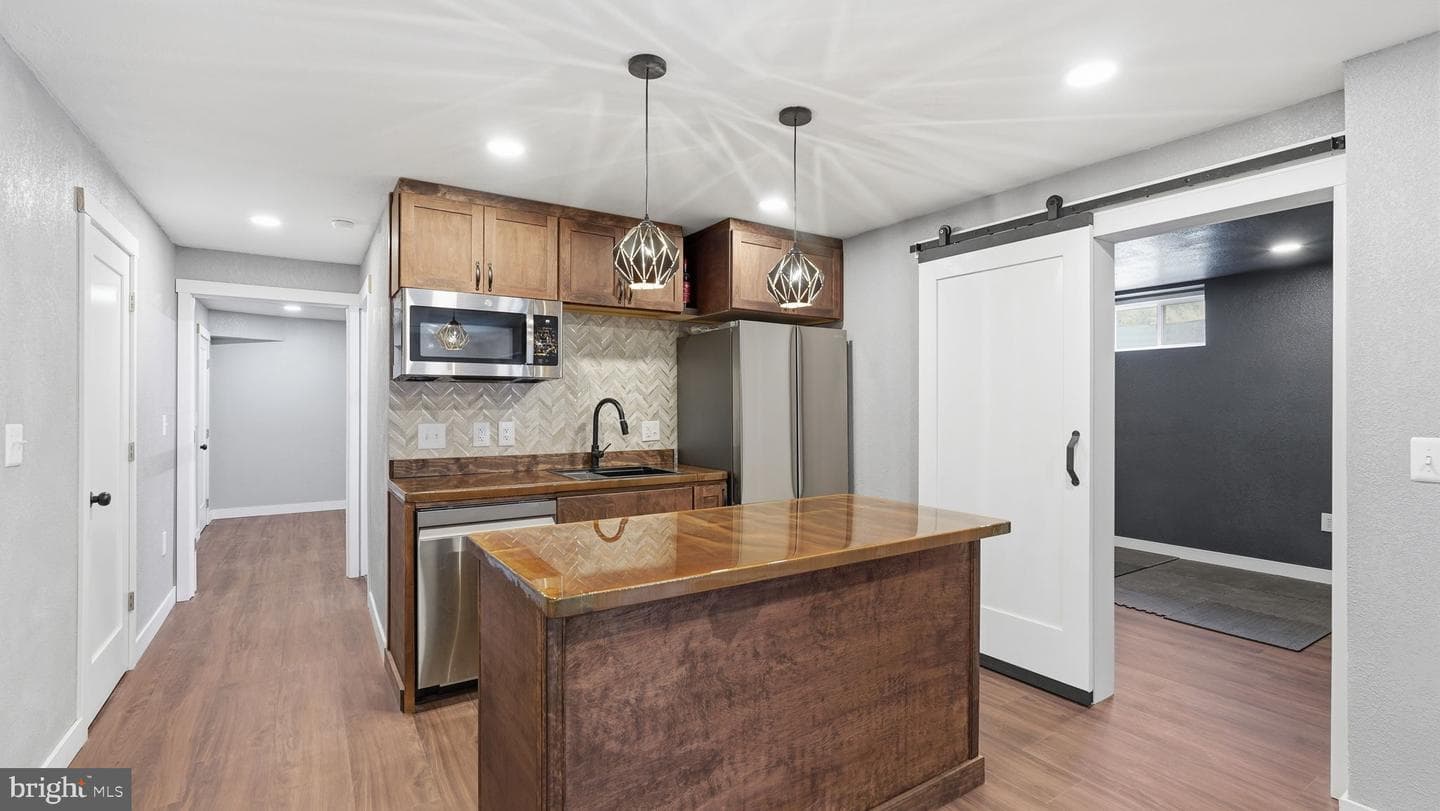 124 Brooke Point Court photo 40
