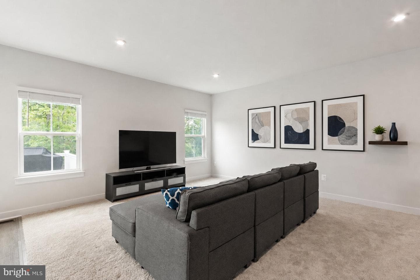 417 Greenstead Drive photo 4
