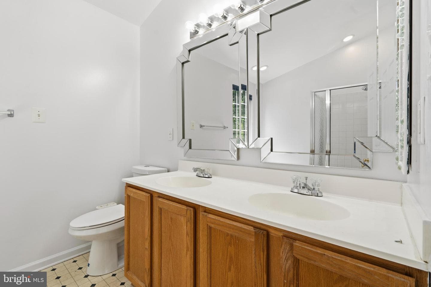 33 Jade Drive photo 27