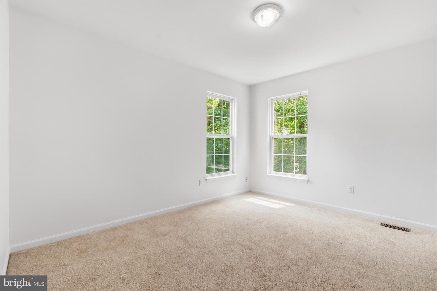 33 Jade Drive photo 29