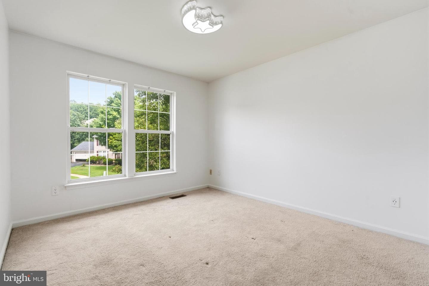 33 Jade Drive photo 32