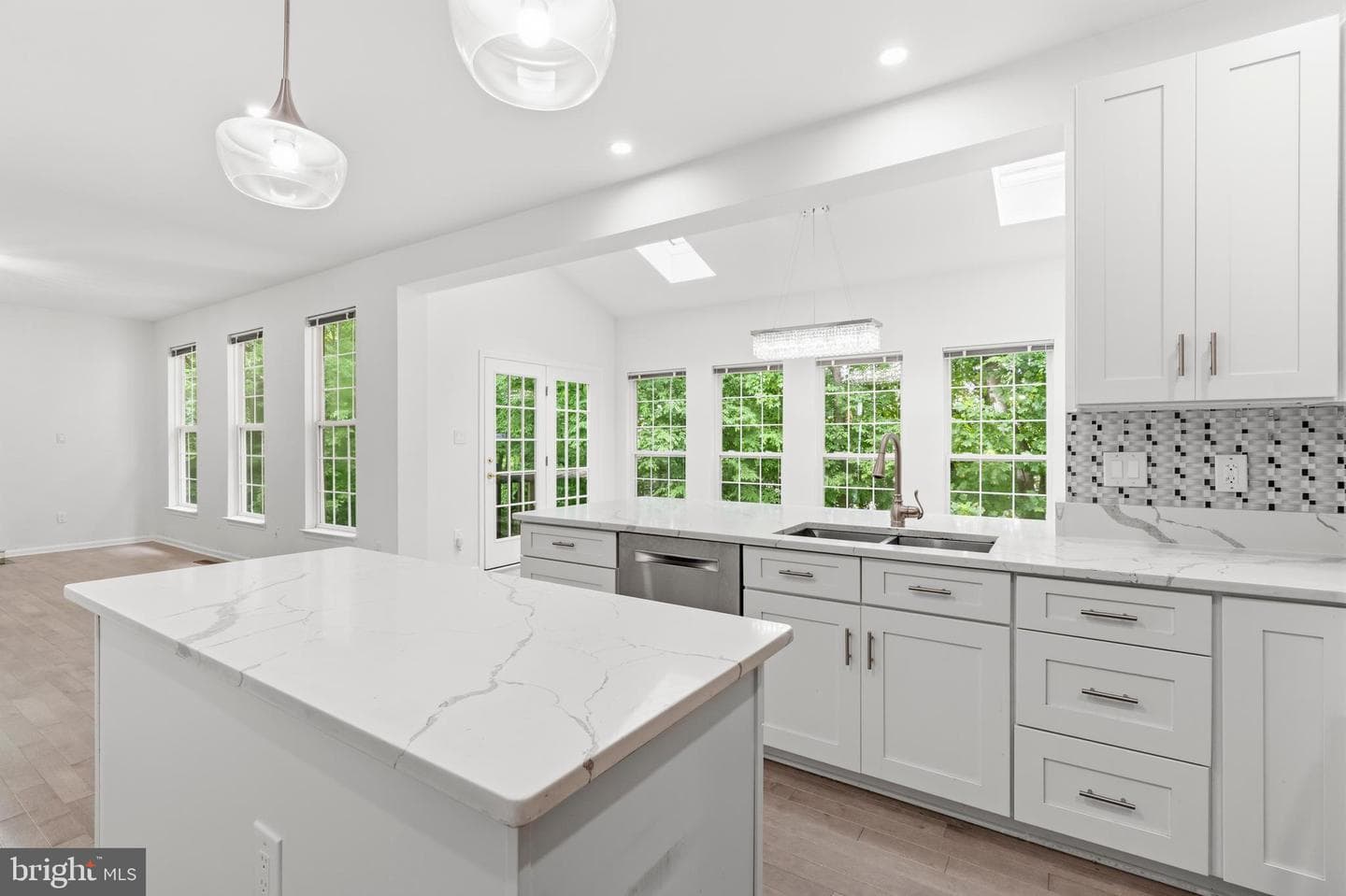 33 Jade Drive photo 4