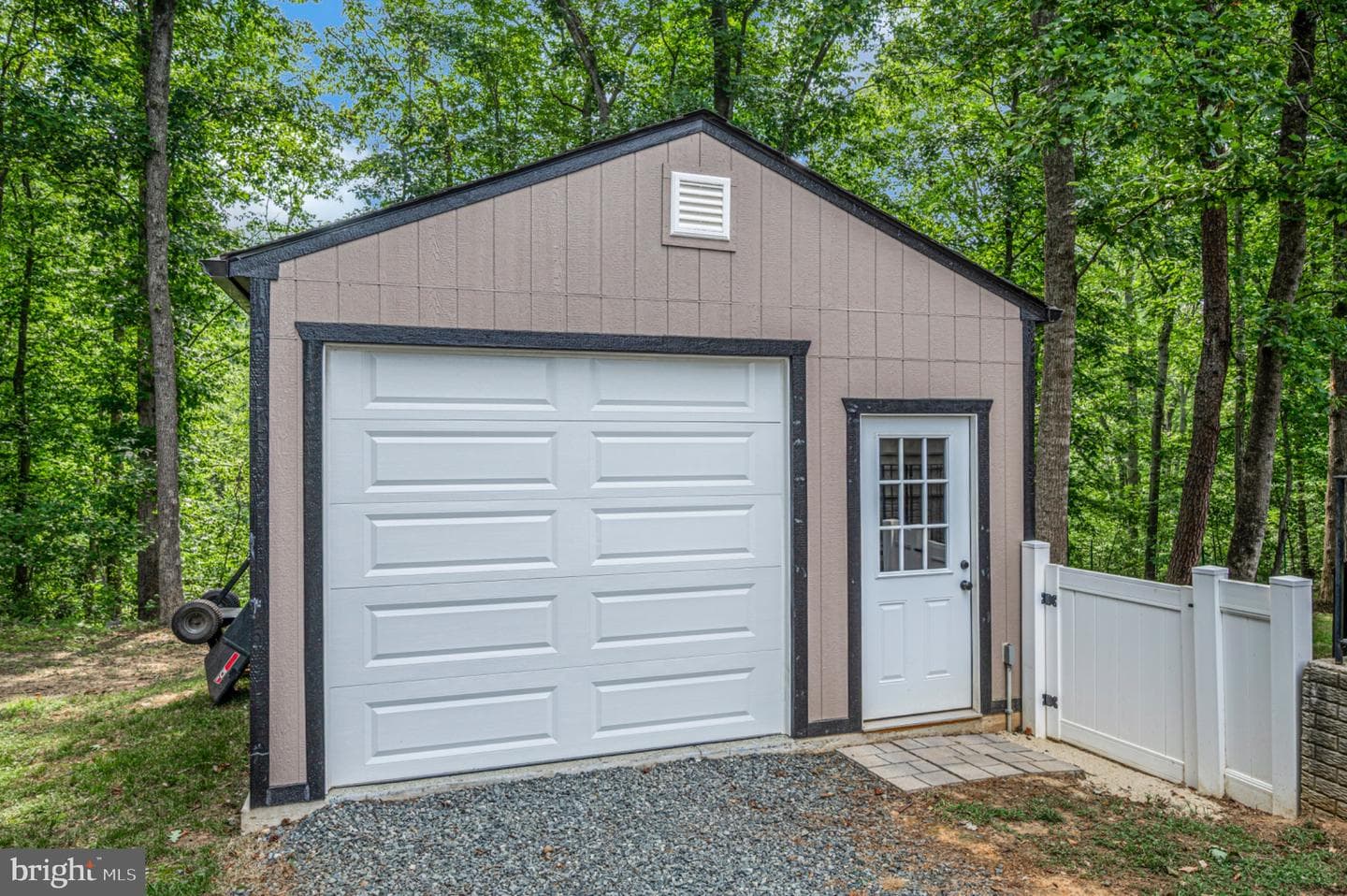 239 Toluca Road photo 18