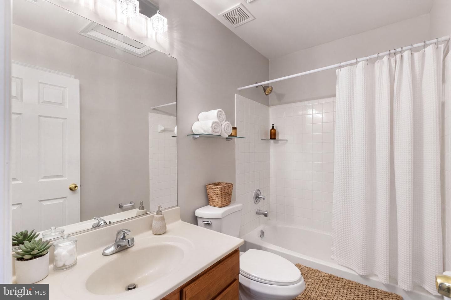 109 Chesterbrook photo 34