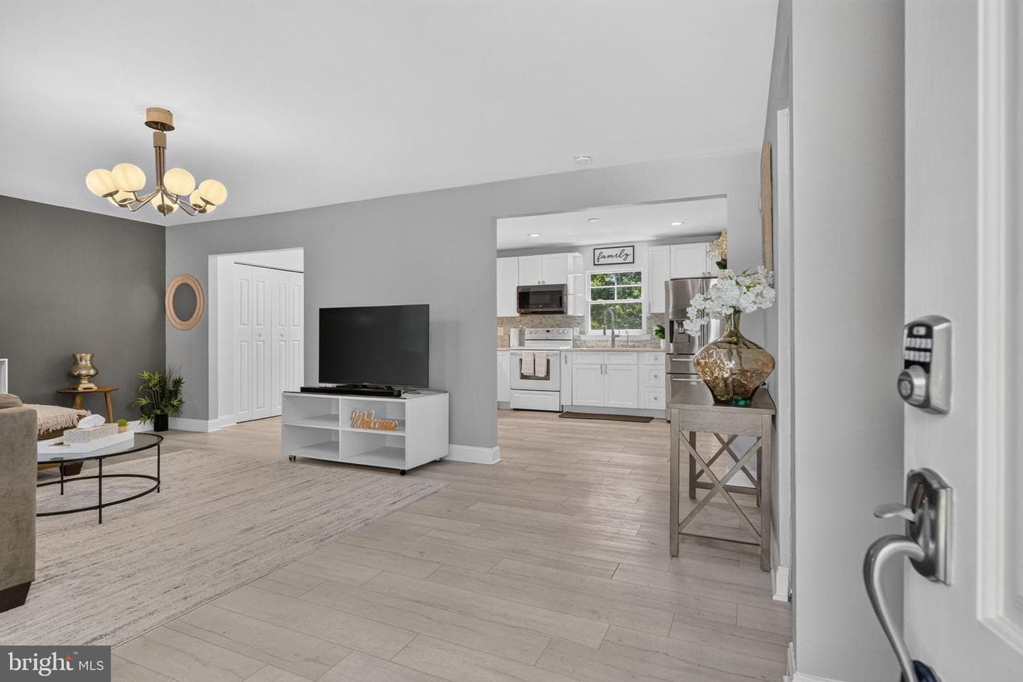 212 Pepper Tree Lane photo 3