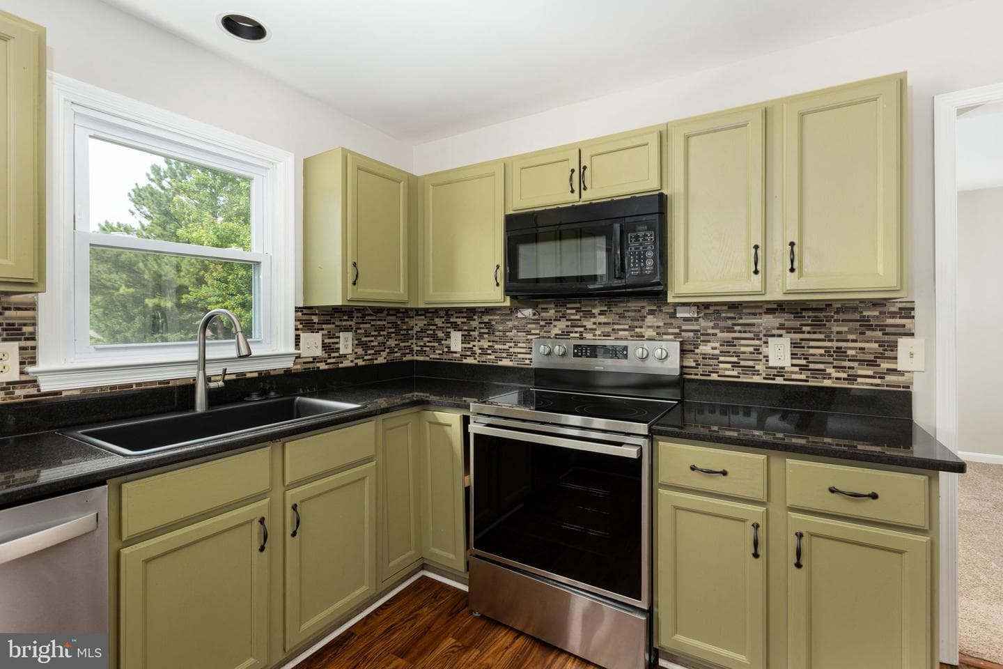 1 Markham Way photo 24