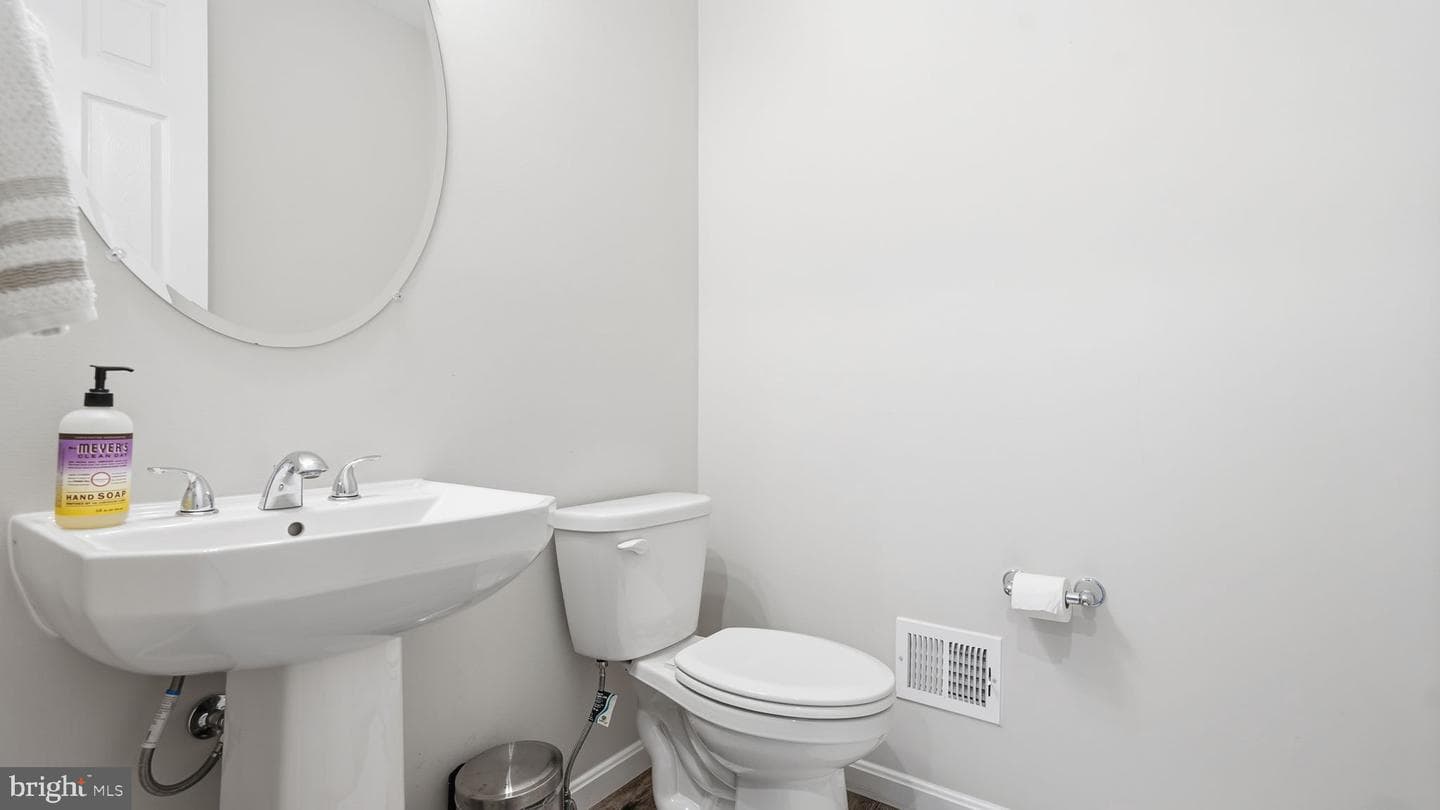 1055 Aspen Road photo 7