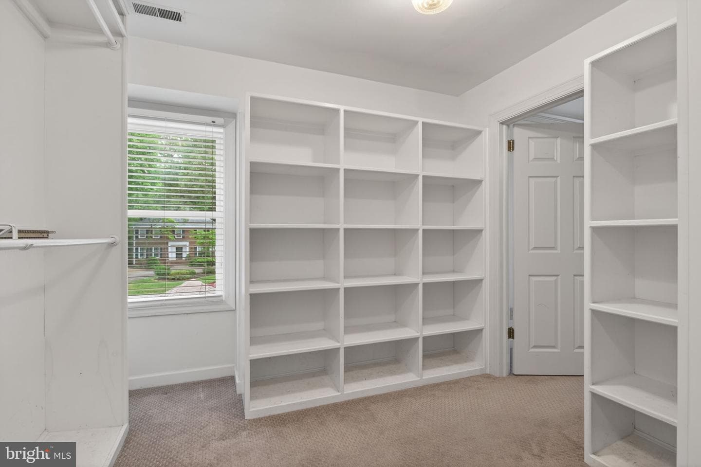 4073 Bridgehampton Lane photo 33