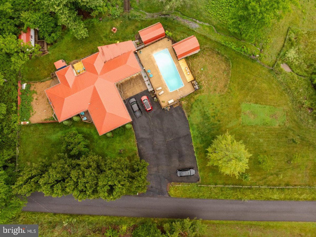 11419 Oak Grove, Bristol