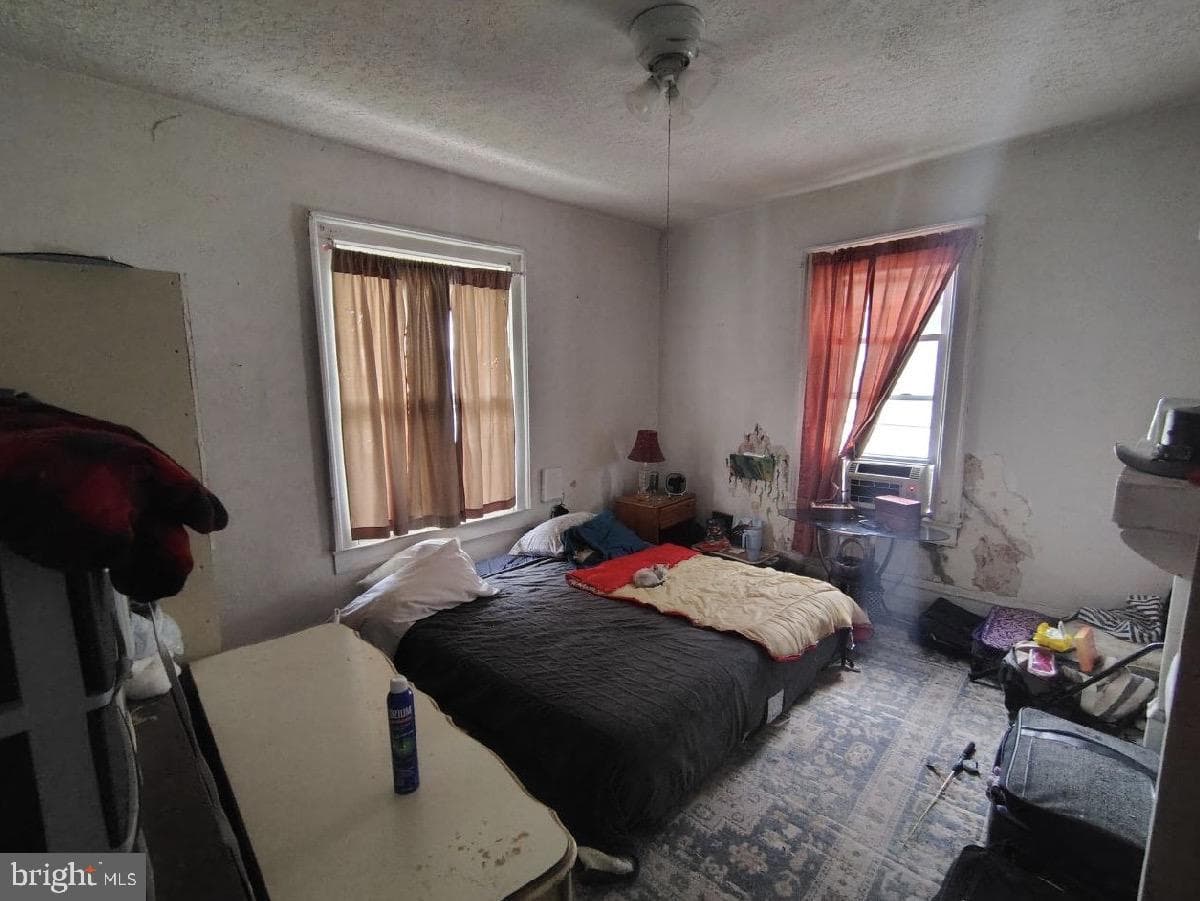1021 Fairmount photo 4