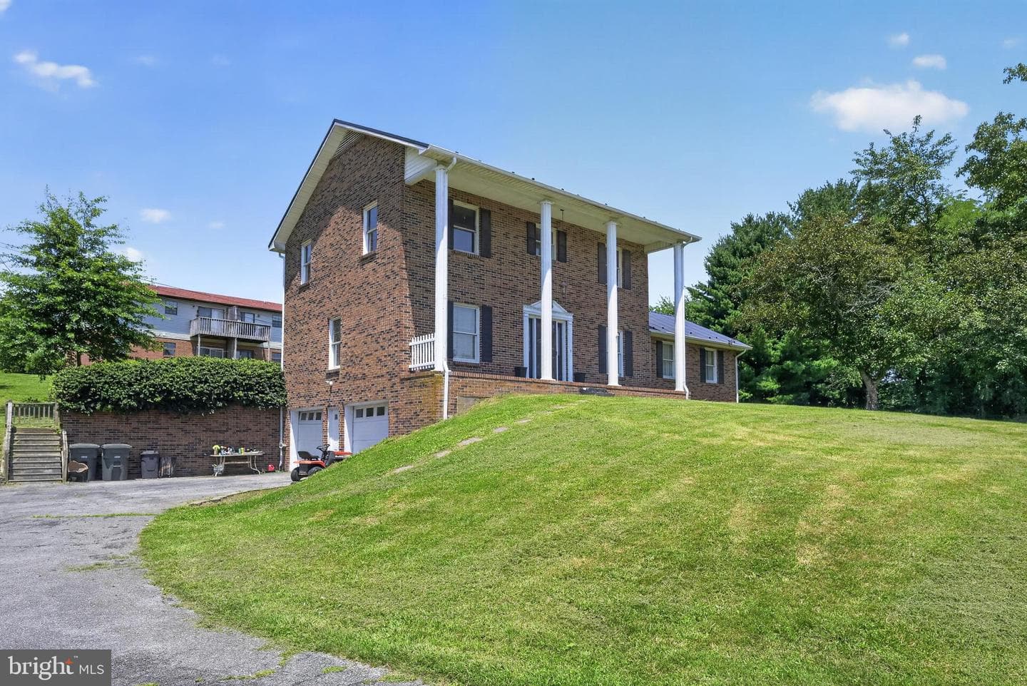 797 Falcon Drive NE photo 2